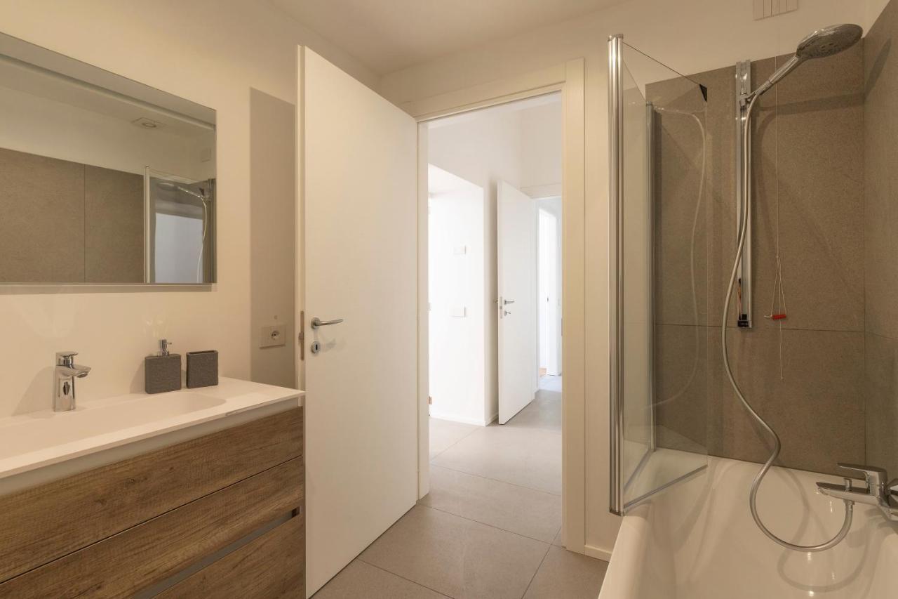Mc House Como Con Posto Auto ภายนอก รูปภาพ